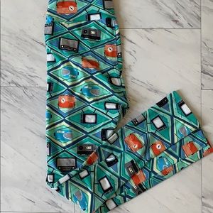 4/$20 lu la roe vintage tv radio print OS Leggings